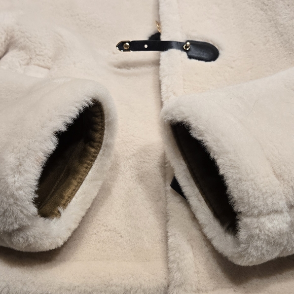 Zara Faux Fur Shearling Cropped Women's Jacket With Toggle Closure - Picture 14 of 15